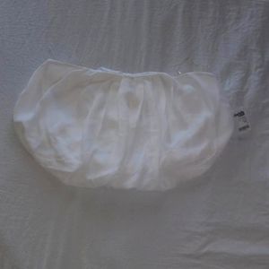 CHARLOTTE RUSSE WHITE TOP. WOMENS SIZE SMALL. BNWT. BRAND NEW WITH TAGS.